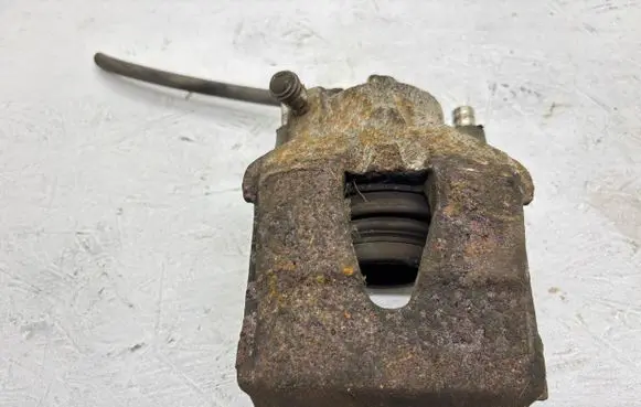 Volkswagen Jetta V Rear brake caliper