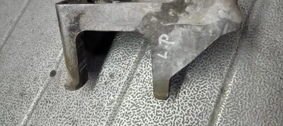 Peugeot 407 Engine mounting bracket