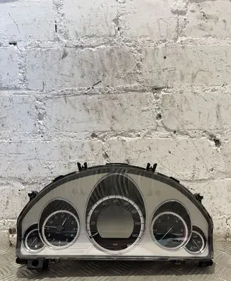 Mercedes-Benz E C207 W207 Speedometer (instrument cluster) A2129001508
