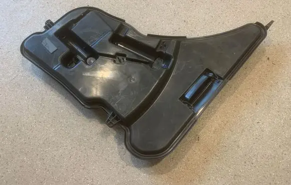 BMW 8 G15 Windshield washer fluid reservoir/tank 7435337 7445789