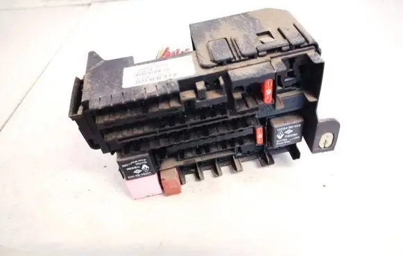 Renault Laguna III Fuse box set 8200393836