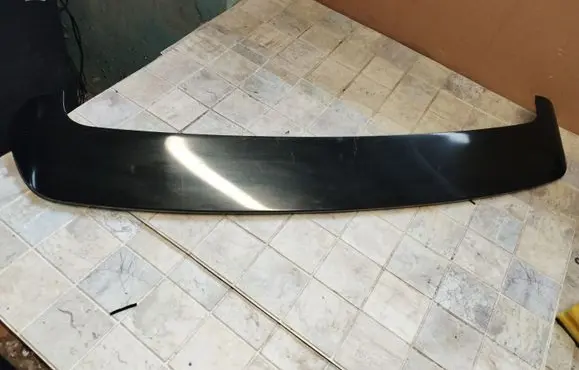 Tailgate/trunk spoiler