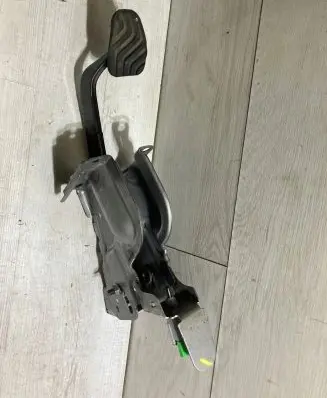 Dacia Sandero III Brake pedal 465016808R