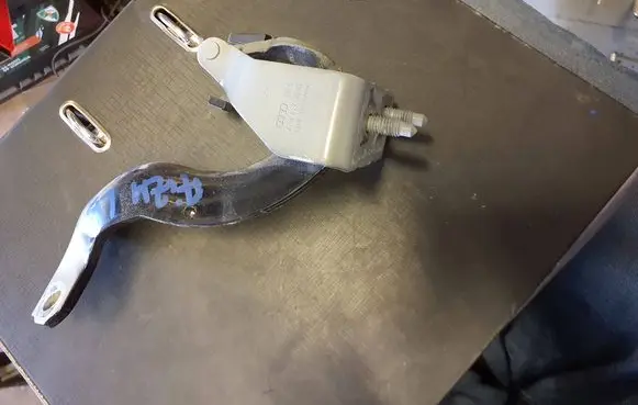 Audi A6 S6 C6 4F Tailgate/trunk/boot hinge 4F9827300D