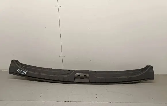 Trunk/boot sill cover protection