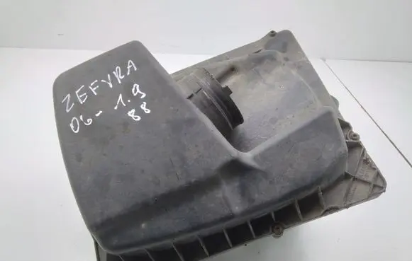 Opel Zafira B Air filter box