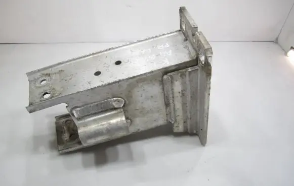 Audi A4 S4 B8 8K Front bumper mounting bracket 8K0807134C