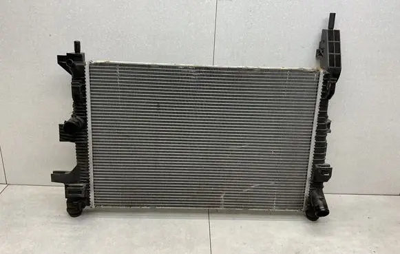 Ford Kuga II Coolant radiator BV618005BD
