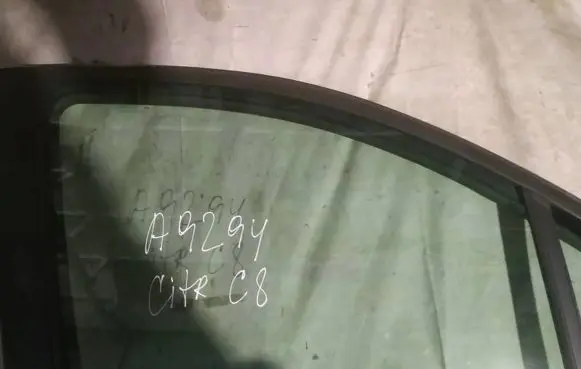 Citroen C8 Front door window glass four-door as2