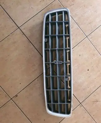 Volvo XC70 Front bumper upper radiator grill 9190986 9190985