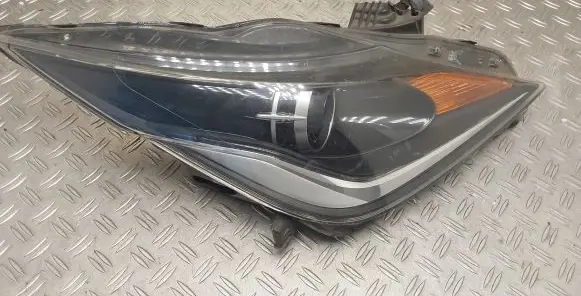 Toyota Aygo AB40 Headlight/headlamp
