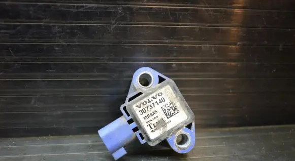 Volvo V50 Airbag deployment crash/impact sensor 30737140