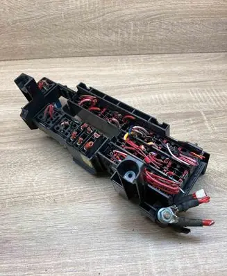 Mercedes-Benz E W212 Fuse box set A1685450240 A0025421319