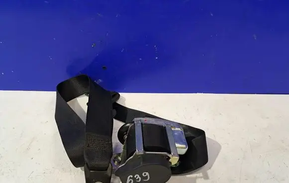 Volkswagen Golf V Front seatbelt G6047613