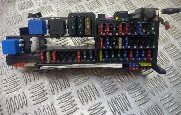 Mercedes-Benz A W168 Fuse box set A1685453340 A1685462143