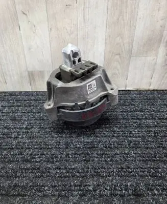 Engine mount bracket
