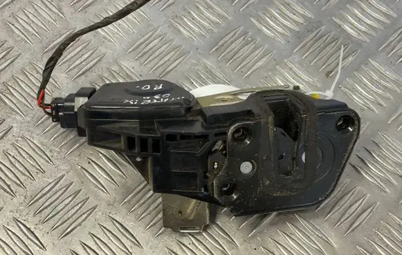 Hyundai Matrix Front door lock
