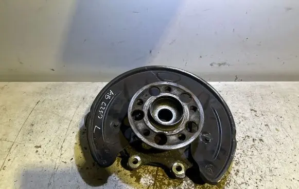Mercedes-Benz C W205 Rear wheel hub