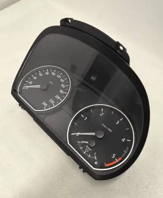 BMW 1 E81 E87 Speedometer (instrument cluster) 6947136 6961477 102495221
