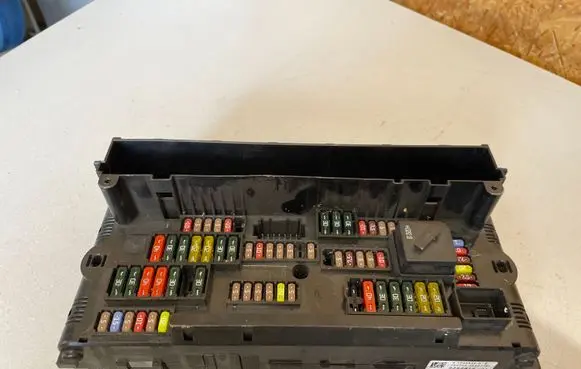 BMW 5 F10 F11 Fuse module 9252815