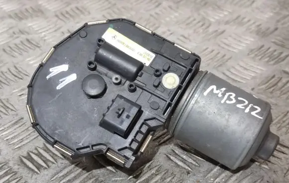 Mercedes-Benz E W212 Wiper motor 0390241892 1137328340