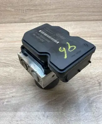 Hyundai i40 ABS Pump 589203Z910