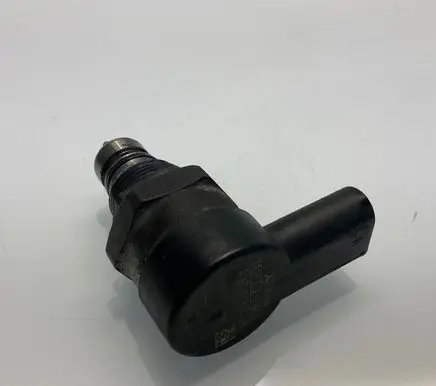 Mercedes-Benz E W211 Fuel main line pipe A6110780449 30785523 0281002494