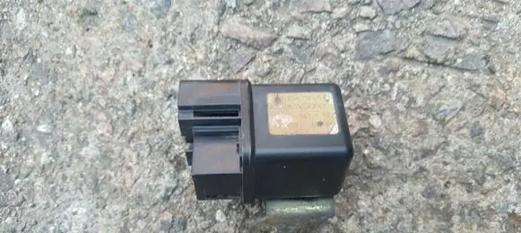 Nissan X-Trail T30 Glow plug pre-heat relay 25230WD000