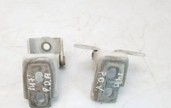 Renault Clio IV Front door hinge set 804200003R 804000016R DV369