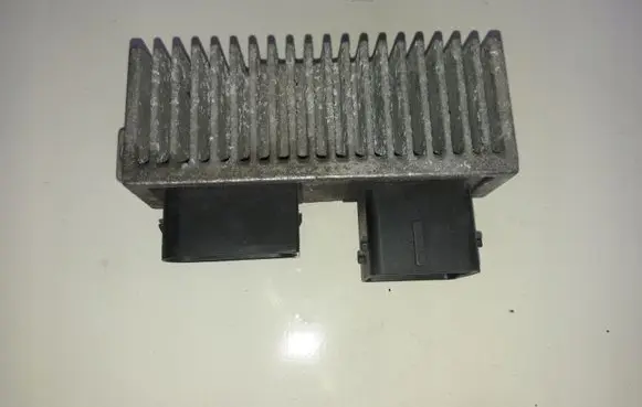 Nissan X-Trail T31 Glow plug pre-heat relay 8200558438