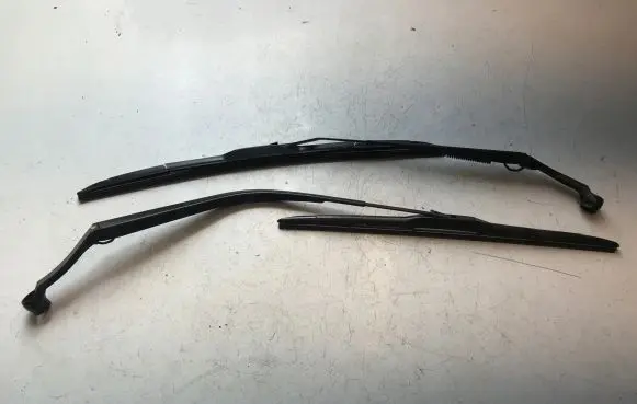 Peugeot 4008 Front wiper blade arm