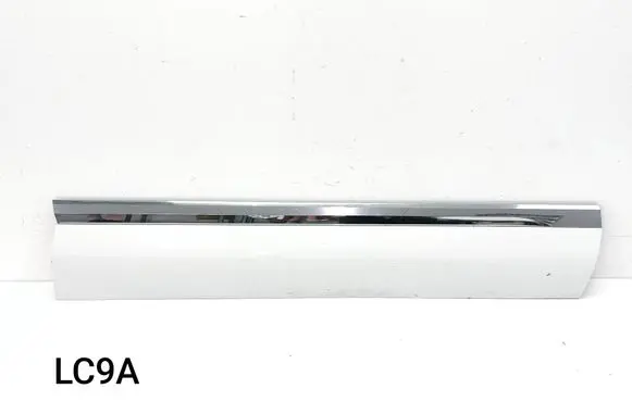Volkswagen Touareg II Front door trim (molding) 7P6854940H