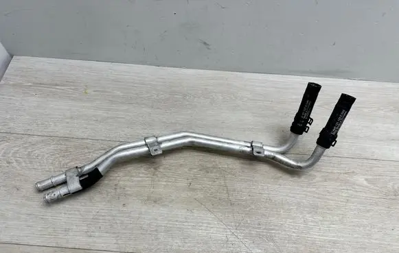 Engine coolant pipe/hose