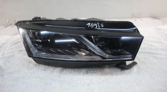 Skoda Octavia Mk4 Headlight/headlamp 5E4941016A LE18A6419 030111823400