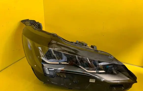 Peugeot 3008 II Headlight/headlamp 9836230180