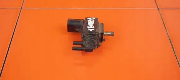 Nissan Navara D40 Fuel pressure sensor K5T46582 YD25