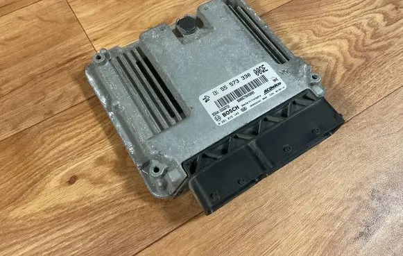 Opel Insignia A Engine control unit/module 55573330 55566722 0281015149