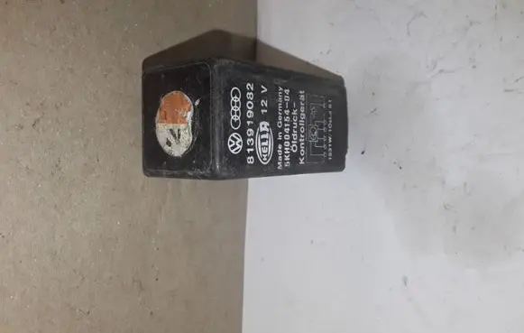 Volkswagen PASSAT B5 Other relay 813919082 5KH00415404