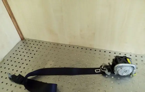 Nissan Note (E11) Front seatbelt 868859U00A