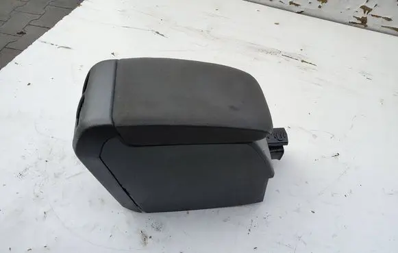 Volkswagen Golf V Armrest