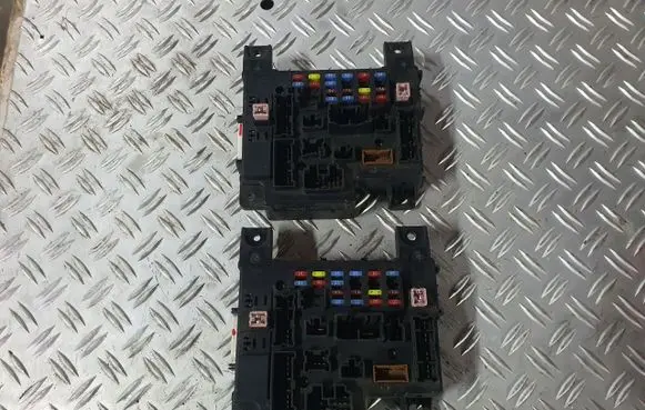 Mitsubishi Lancer Fuse module 8637A320