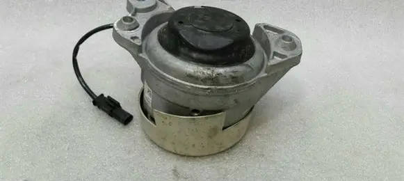 Mercedes-Benz E W238 Engine mount bracket