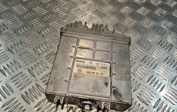 Volkswagen PASSAT B5 Engine control unit/module 0281001557 028906021EG