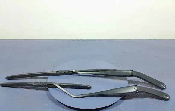 Front wiper blade arm