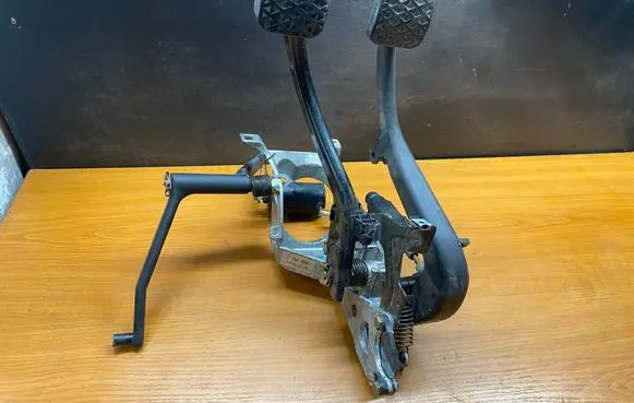 BMW 5 E39 Pedal assembly 1164854