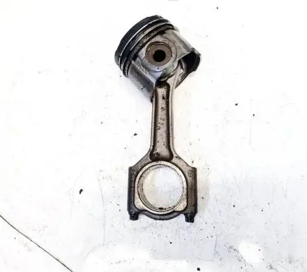 Opel Vectra B Piston with connecting rod r90400