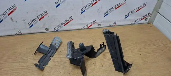 BMW X3 F25 Fender mounting bracket 7267325