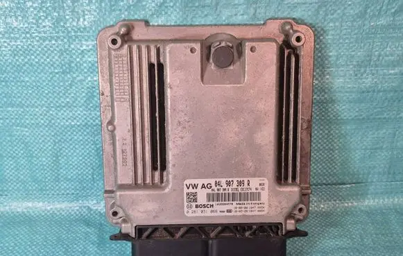 Volkswagen PASSAT B8 Engine control unit/module 04L907309R 0281031066