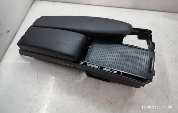 Mercedes-Benz C W204 Armrest A2046800639