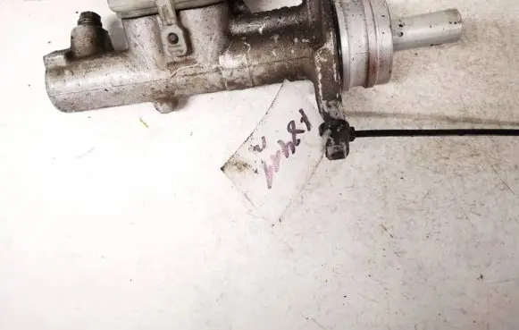 Volkswagen Golf V Master brake cylinder